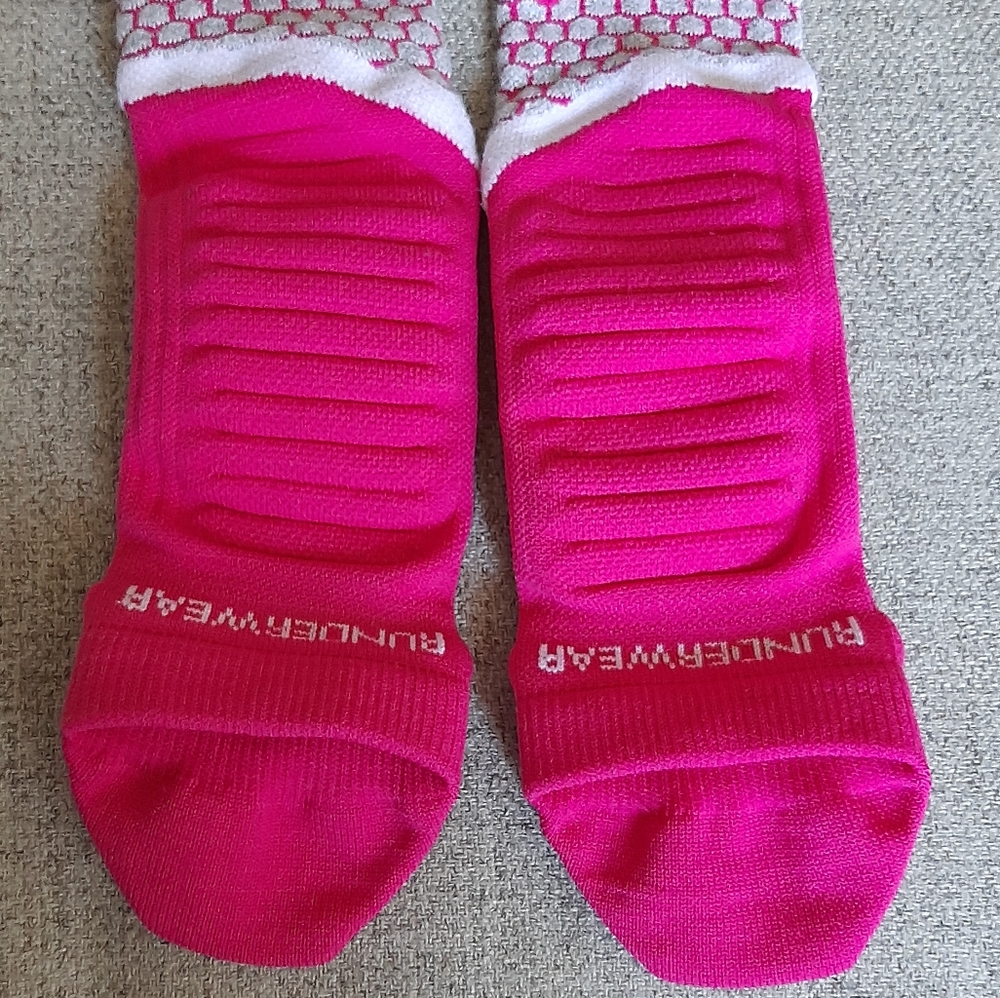 RUNDERWEAR WOMEN'S SOCKS...PINK& GRAY.1PAIR..